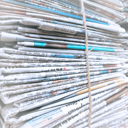 Hay quien dice que a los medios les queda todavía una importante misión: contar la verdad, separar el grano de la paja en un mundo en el que la información circula sin filtros