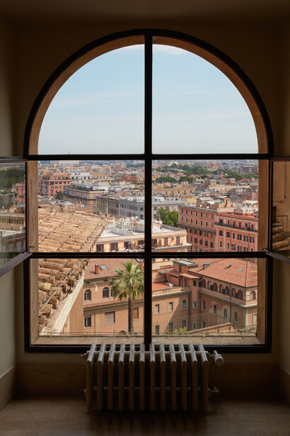 Catherine Opie, Untitled #8 (Windows), 2023
pigment print
40 x 27 inches (image)
© Catherine Opie. Courtesy Regen Projects, Los Angeles and Lehmann Maupin, New York, Seoul, and London