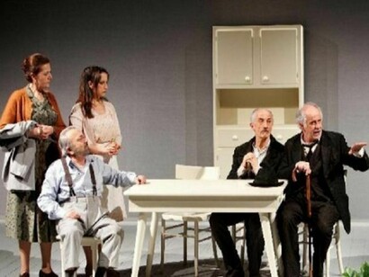 Una scena di "Le voci di dentro" 