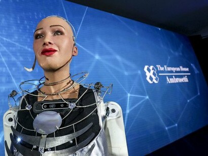 Sophia, l'androide robotico femmina, la più recente applicazione della robotica