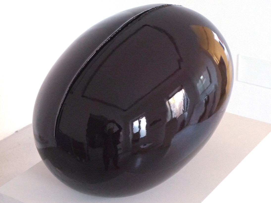 Lucio Fontana, Concetto spaziale, 1966, 35,5 x 50 x 31 cm, Ceramica, Arch. Fontana 2881/44, courtesy Studio la Città e Galleria Tonelli, foto Michele Alberto Sereni