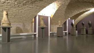 Una delle sale dedicate all'esposizione dei reperti di fattura egizia ritrovati a Benevento e conservati nel museo ARCOS – Museo Arte Contemporanea del Sannio, Benevento, Italia