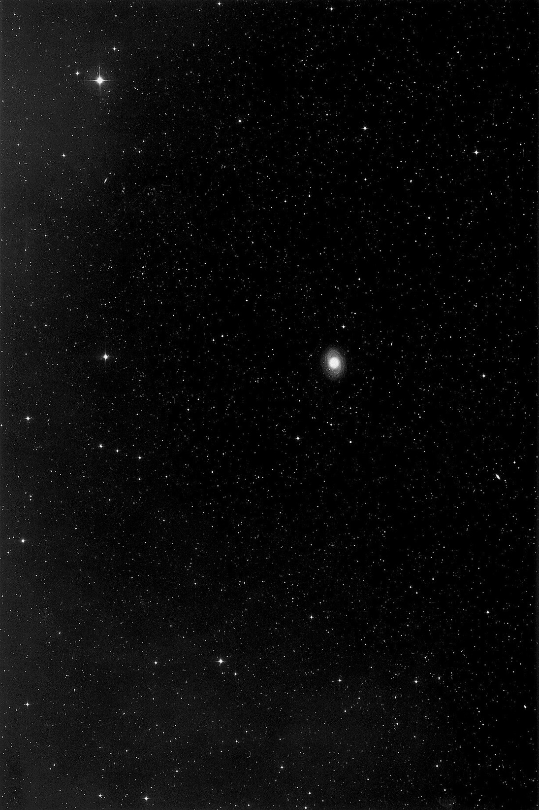 Thomas Ruff, 03h 40m / -25°, 1992, Chromogenic Print, 102 3/8 x 74 inches  (260 x 188 cm), Edition 1/2 ©Thomas Ruff. Courtesy of the artist and Gagosian Gallery.