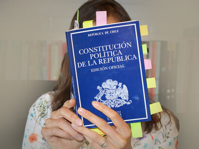 Se hace lo que ellos ordenan o permiten, pero no es la Constitución de 1980 que lo ha impuesto