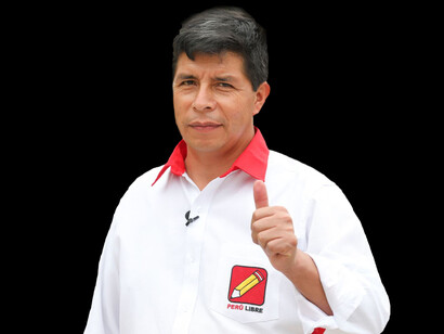 Pedro Castillo, profesor de enseñanza primaria —con un magíster en Psicología Educativa—, y un importante líder magisterial peruano