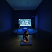 Carlos Motta, Plegarias de resistencia, vista de exhibición. Cortesía del Museu d'Art Contemporani de Barcelona