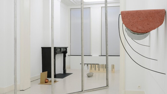 All images: Florian Roithmayr, 2015, SERVICE Installation view at Motinternational Brussels, Courtesy of the artist and Motinternational London and Brussels