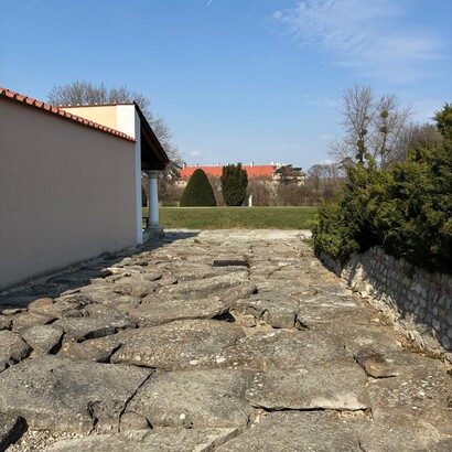 Resti di strada romana di Carnuntum. Petronell-Carnuntum, Bassa Austria, ph. Flavius Roversi