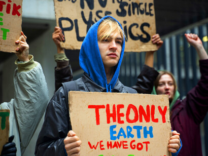 L’espoir s’organise dans les rues d’aujourd’hui, où des citoyens déterminés protestent contre l’urgence climatique