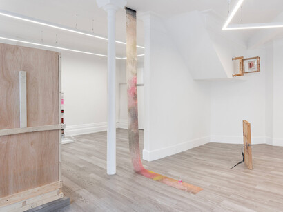 Various artists, How to avoid being wrapped, exhibition view. Courtesy of Krupa Gallery