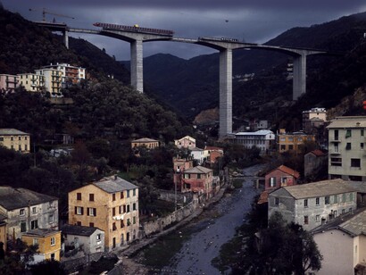 Costruzione del viadotto sul torrente Sori sul tratto autostradale Genova - Sestri Levante, settembre-ottobre 1966 © Archivio Publifoto Intesa Sanpaolo