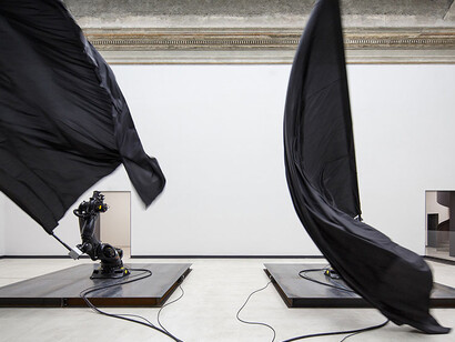 William Forsythe, Black Flags, 2014, readymade industrial robots, nylon flags, carbon fiber flagpoles, and steel plates, dimensions variable © William Forsythe. Photo by David Brandt.