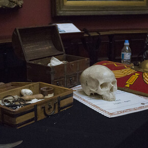 Object Handling. Courtesy of Birmingham Museum and Art Gallery 