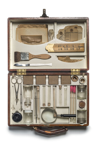 Murder bag: a forensics kit used by detectives attending crime scenes, c.1946 © Museum of London