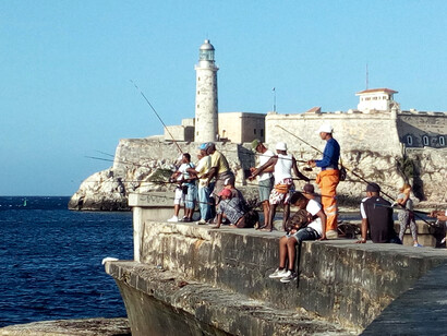 Pescadores en el Malecón de La Habana. Fotografía: Paco Cerezo