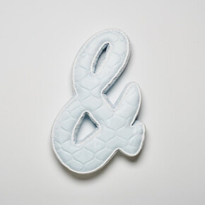 Stephanie Patton, Blue ampersand, 2023. Courtesy of Voltz Clarke Gallery