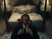 Fotograma de la versión televisiva de «El cuento de la criada»