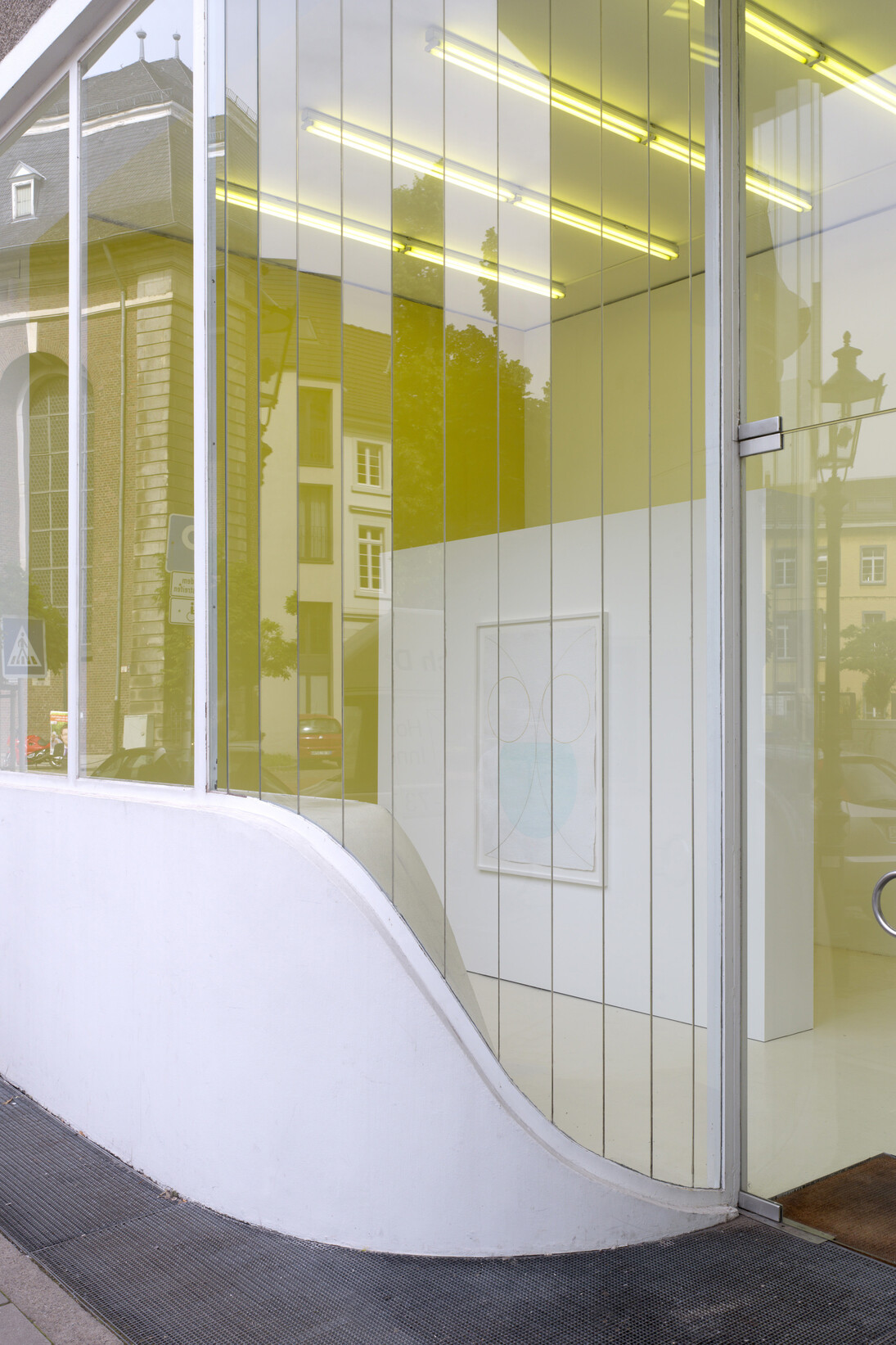 Installation view, Claudia Wieser: Container, Sies + Höke, Düsseldorf, 2014, photographer: Achim Kukulies, courtesy the artist(s) and Sies + Höke, Düsseldorf.