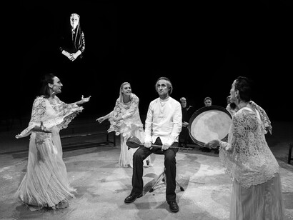 Shoja Azari, Mohsen Namjoo, Shirin Neshat. Passage through the world (2015)