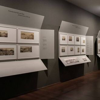 Bilderwende. Zeitenwende. Geschichte der frühen fotografie in Salzburg (1839–1877), ausstellungsansicht. Mit freundlicher genehmigung des Museum der Moderne