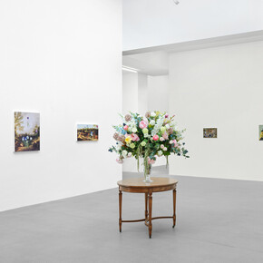 Karen Kilimnik, ausstellungsansicht. Mit freundlicher genehmigung der Galerie Eva Presenhuber