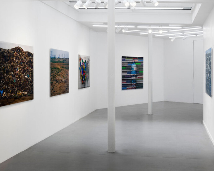 Liu Bolin, Exhibition view. Courtesy of Galerie Paris-Beijing