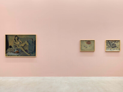 Gökhun Baltacı, The sky is black and golden and the moon is shining red, exhibition view. Courtesy of kaufmann repetto