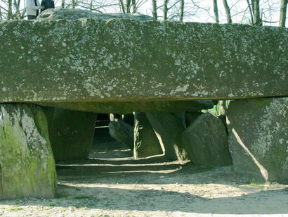 Portique d'entrée de La Roche-aux-Fées, commune d'Essé, Ille-et-Vilaine, Bretagne, France, 8 avril 2007