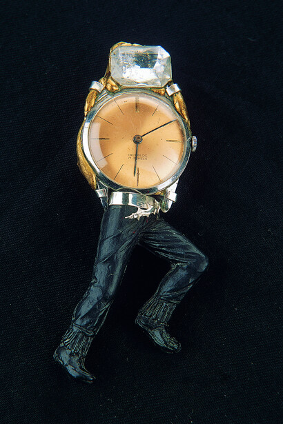 Lorenzo Pezzatini, Tempus Fugit-brooch,1983, Found Objects and Friendly Plastic, Courtesy the artist
