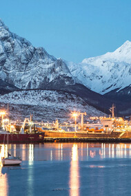 Ushuaia, Argentina, la ciudad más austral del planeta, combina una historia singular con paisajes de una belleza salvaje que invitan a la aventura