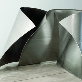 Iole de Freitas Untitled 2017 stainless steel 1,24 x 2,80 x 2,20 m