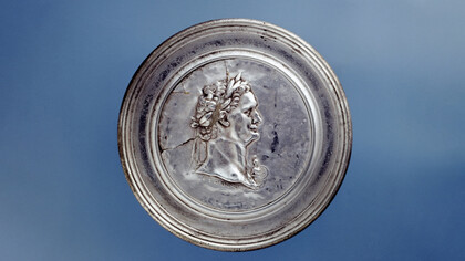 Specchio con ritratto di Domiziano firmato da Euporos, Karslruhe, Badisches Landesmuseum inv. 68/40, argento: Badisches Landesmuseum Karlsruhe (foto Thomas Goldschmidt)