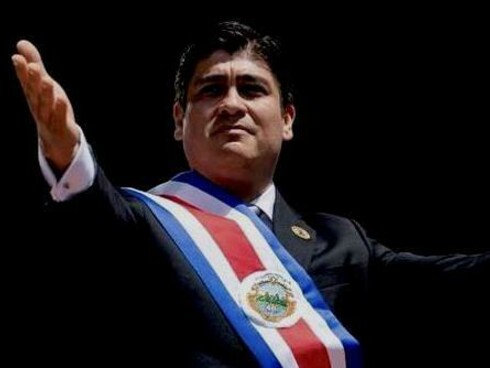Carlos Alvarado en su toma de posesión