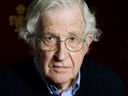 Noam Chomsky, filosofo, linguista e teorico della comunicazione statunitense 