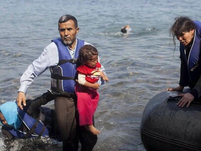 Refugiados sirios llegan a la costa griega