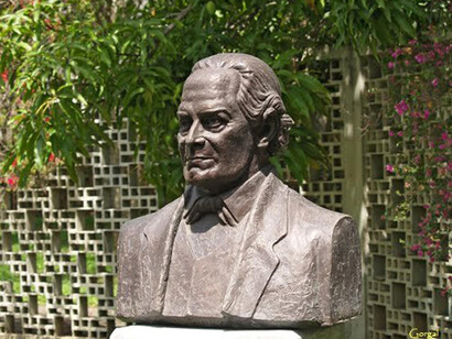 Busto de Louis Daniel Beauperthuy en el jardín del Instituto de Medicina Tropical, Universidad Central de Venezuela, Caracas.
