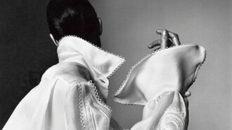 La camicia bianca, un must di Ferré