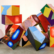 Philippe Richard, Mur, 2014, acrylique sur bois, 10 parallélépipèdes + 2 cubes, dimensions variables, Crédit photo Marc Plantec