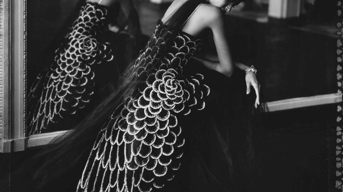 Cathleen Naundorf, My Paradise Bird I, Chanel - Haute Couture Winter 2006 - N°53, 2008, Gelatin silver print, 20 x 24 inches (50 x 60 cm)