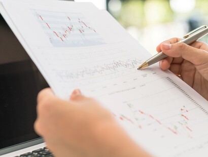 Eventi globali come pandemie, conflitti internazionali e interruzioni delle catene di approvvigionamento possono accelerare l’inflazione in tutto il mondo