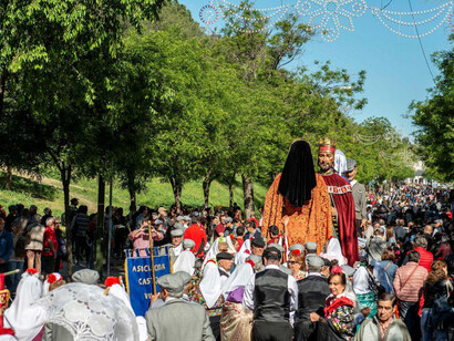 Gigantes y cabezudos, pasacalles castizos, música y talleres culturales para niños en las Fiestas de San Isidro