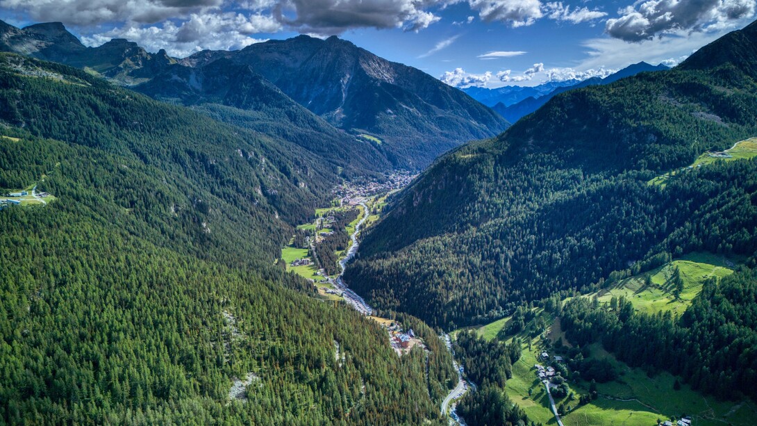 Val d'Ayas, vallata alpina situata in Valle d'Aosta, ai piedi del massiccio del Monte Rosa. Valle d'Aosta, Italia