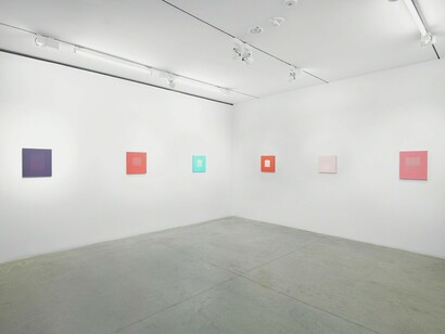 Tess Jaray, Exhibition view. Courtesy of albertz benda