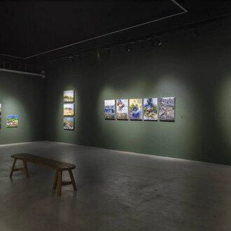 Mona Al Khaja, Caravan of colors through time, exhibition view. Courtesy of Aisha Alabbar Gallery