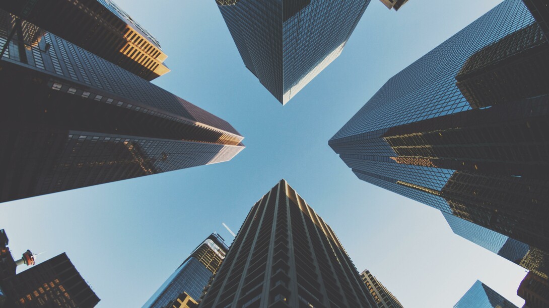 Grattacieli. L'idea di "smart city” è associata al concetto di “città del futuro" e fa riferimento soprattutto alle grandi realtà del nostro Paese