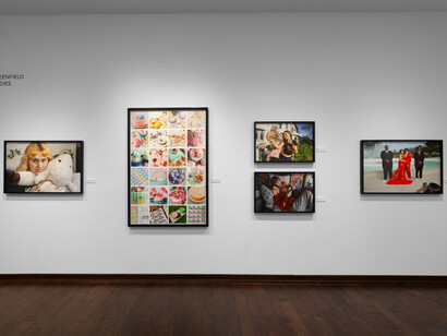 Lauren Greenfield, Social studies, exhibition view. Courtesy of Fahey/Klein Gallery
