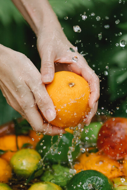 A radiação gama proveniente das fontes de cobalto-60, provoca danos na estrutura do material irradiado, que pode ser de forma direta e indireta