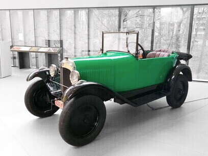 El 5 CV "El trébol de Thomson" © Hergé  Tintinimaginatio, 2025