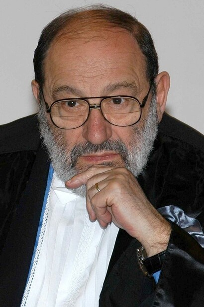 Umberto Eco è stato un celebre scrittore, semiologo e filosofo italiano, noto per il suo approccio multidisciplinare alla cultura e al linguaggio