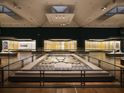 Creating a poetic realm with silk, exhibition view. Courtesy of Tsinghua University Art Museum